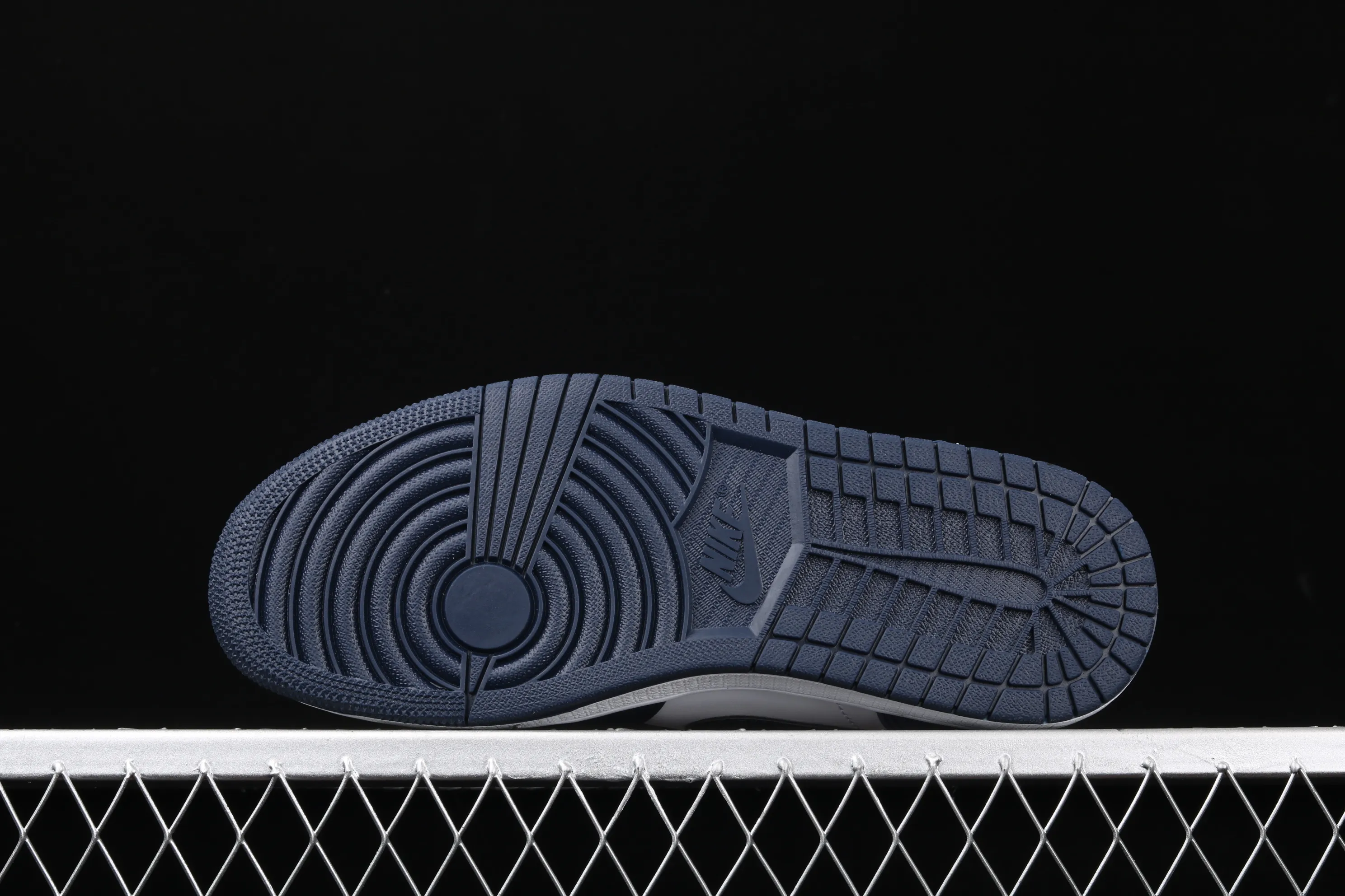 All categories Air Jordan Jordan series basketball shoes Air Jordan 1 Mid Air Jordan 1 Mid AJ1 Joe 1 fashion casual black and blue basketball shoes 554724-445